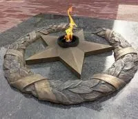 Бронзовый венок со звездой вечного огня в Обнинске (518550)